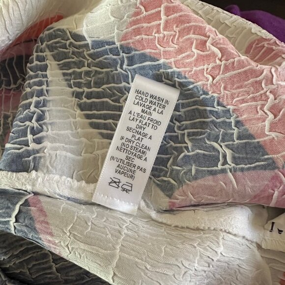 EUC Silk-Like Geometric Tank - Picture 7 of 7